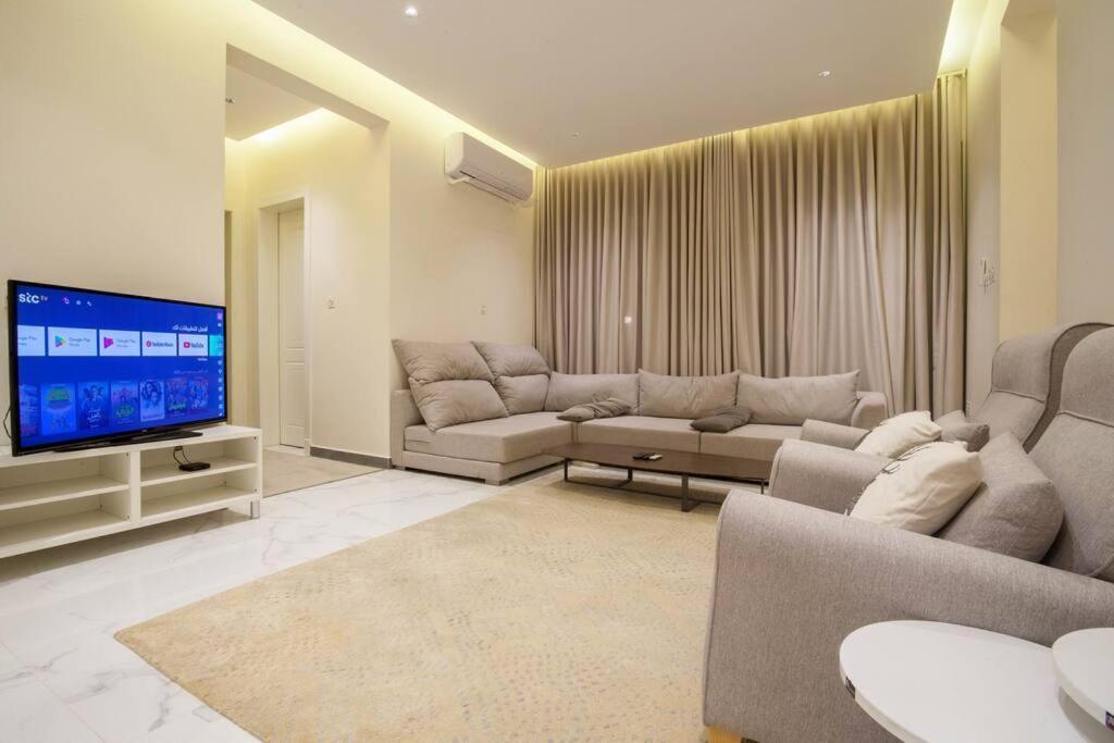 انيقة وفاخرة بحي العليا Elegant And Luxurious Al-olaya Apartment