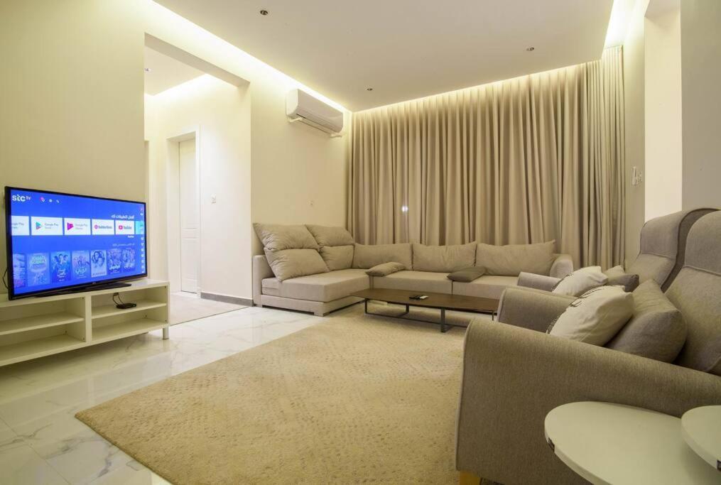 انيقة وفاخرة بحي العليا Elegant And Luxurious Al-olaya Apartment